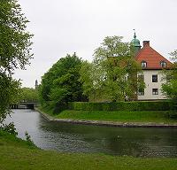 Spazieren gehen in Malmös idyllischen Parks.